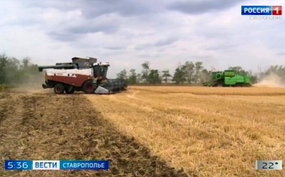 Аграрии Петровского округа Ставрополья продолжают уборку озимых культур