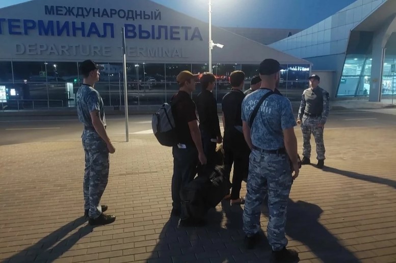На Ставрополье пятерых мигрантов выдворили из страны На Ставрополье пятерых мигрантов выдворили из страны